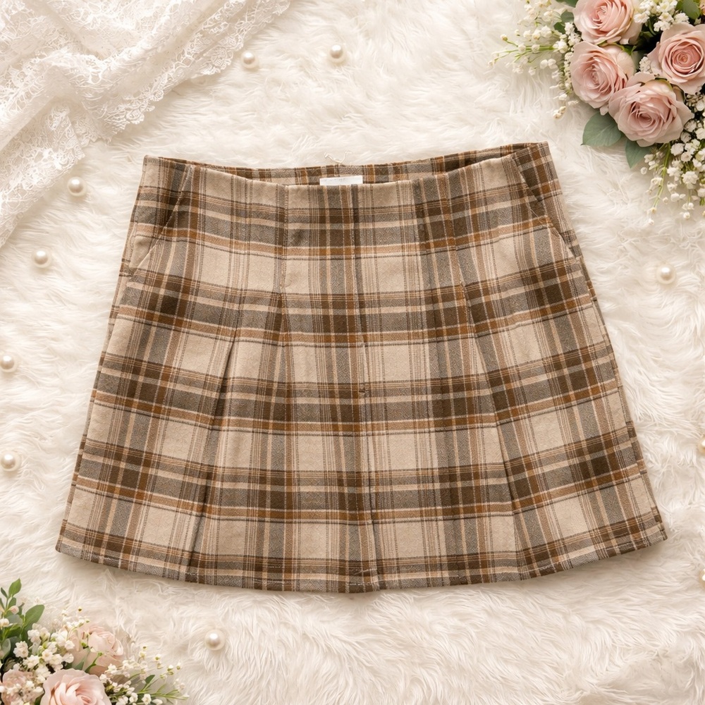 Le Lis Beige Plaid pleated Mini Skirt women’s size large nwt - Picture 2 of 5
